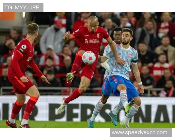 曼联与伊斯坦布尔激战正酣比分揭晓引发球迷热议 曼联与伊斯坦布尔激战正酣比分揭晓引发球迷热议