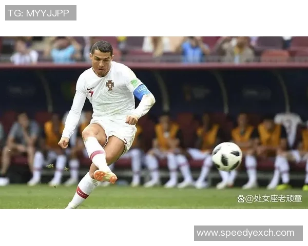 球迷冲进赛场抢C罗球衣引发欧冠奇葩事件震惊全场