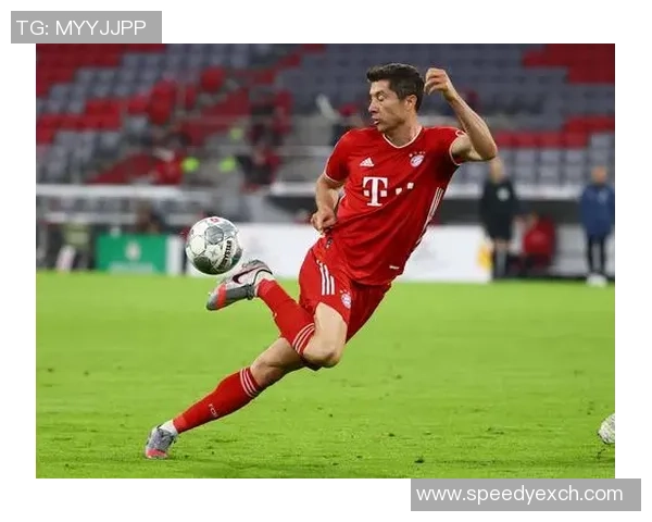 莱万重返安联球场引发拜仁球迷愤怒反响直言其忘恩负义 莱万重返安联球场引发拜仁球迷愤怒反响直言其忘恩负义